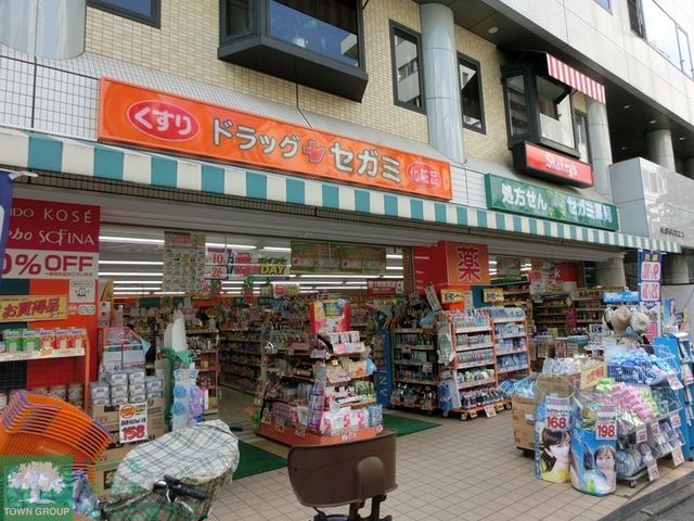 【新宿区百人町のマンションのドラックストア】