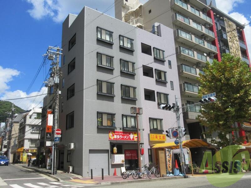 【神戸市中央区中山手通のマンションの建物外観】