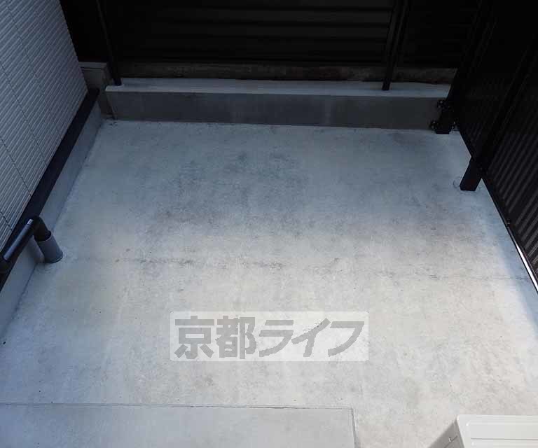 【京都市下京区坊門町のマンションのバルコニー】