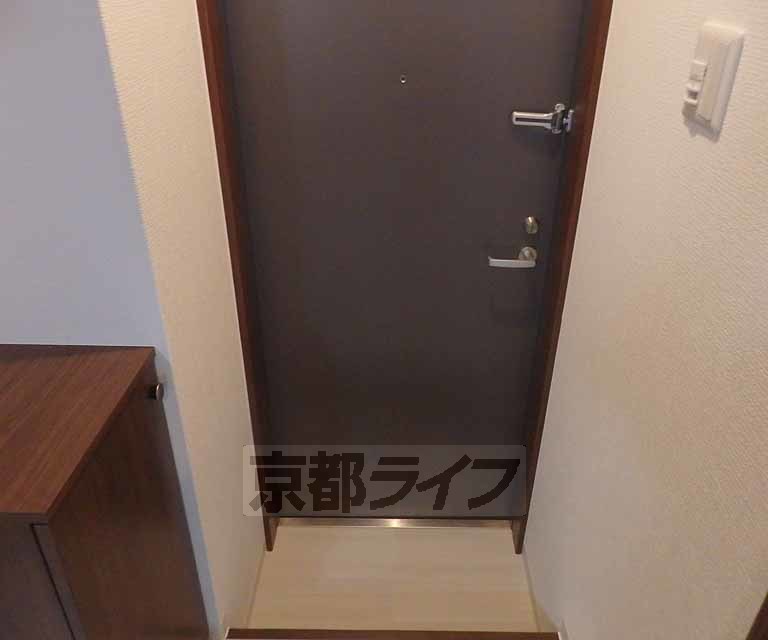 【京都市下京区坊門町のマンションの玄関】