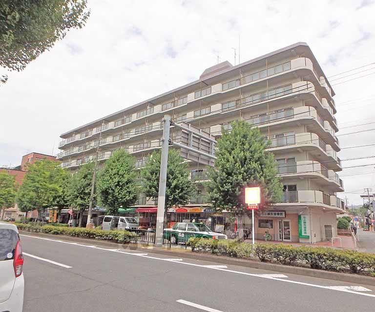 京都市左京区高野竹屋町のマンションの建物外観