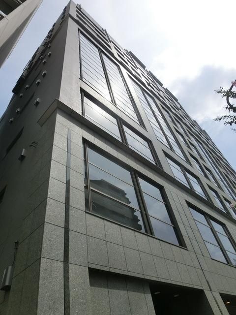 新宿区左門町のマンションの建物外観