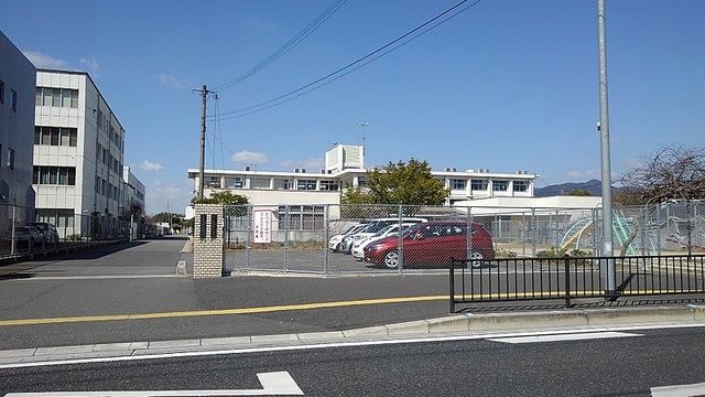 【田川市大字伊田のアパートの小学校】