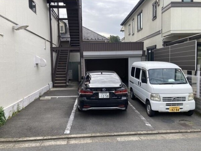 【京都市左京区鹿ケ谷西寺ノ前町のマンションの駐車場】