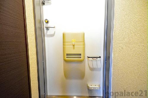 玄関　設備・仕様は号室により異なる為、現況を優先致します。