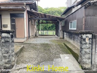 【岩出市西野戸建ての駐車場】