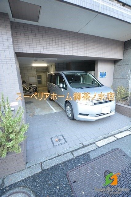 【新宿区早稲田鶴巻町のマンションの駐車場】