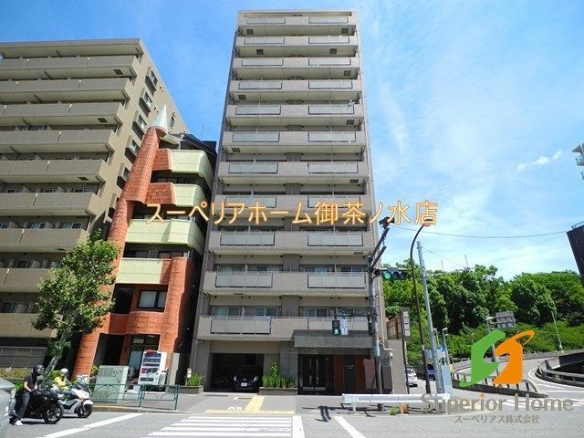 【新宿区早稲田鶴巻町のマンションの建物外観】