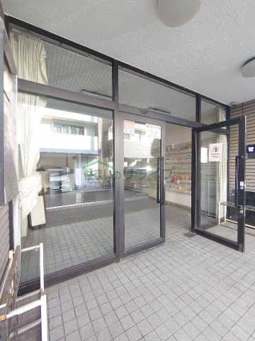 【江戸川区南葛西のマンションのエントランス】