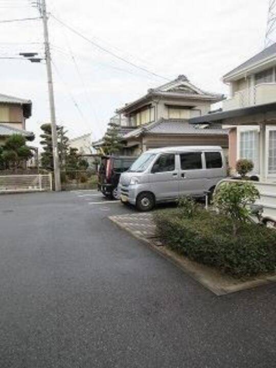 【カーサ・エクセレンテＣの駐車場】