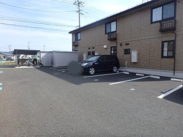 【盛岡市向中野字細谷地築の駐車場】