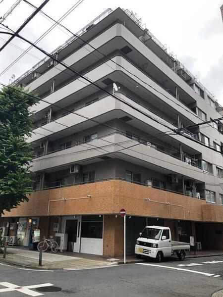 横浜市中区末吉町のマンションの建物外観