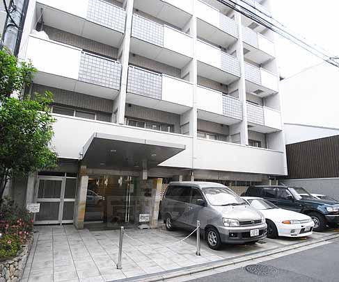 【京都市下京区油小路町のマンションの駐車場】