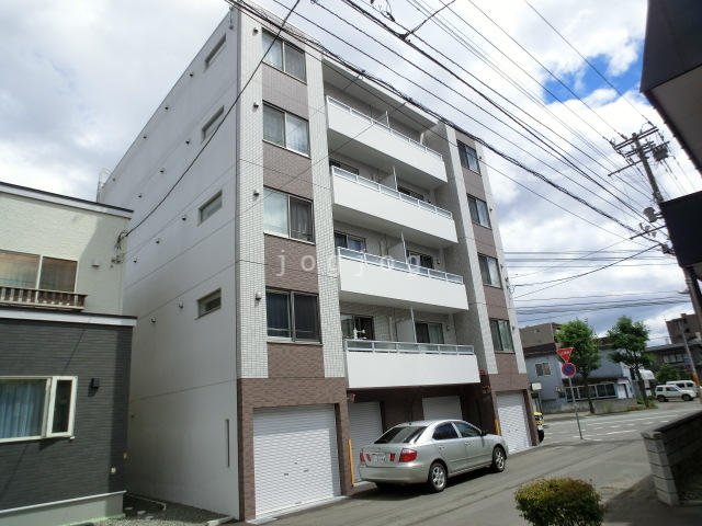 札幌市西区発寒五条のマンションの建物外観