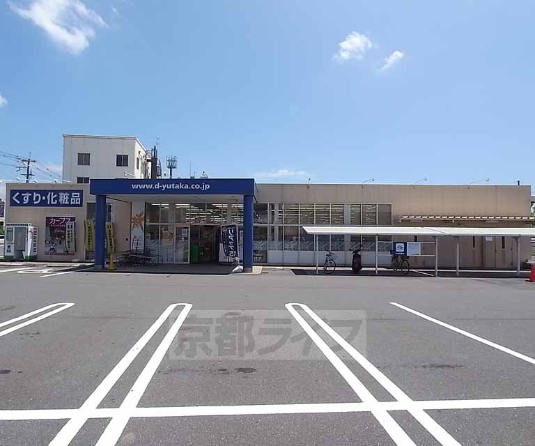 【城陽市富野のマンションのドラックストア】