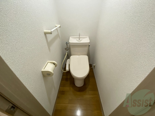 トイレ　こちらはトイレです。清潔感があり、安心して使用できます。