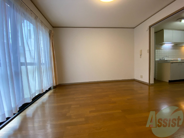 その他部屋・スペース　白さが清潔感を出してくれます。お部屋も明るいですね。