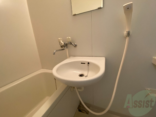 洗面設備　洗面台。朝の身支度はここでばっちり決めましょう。