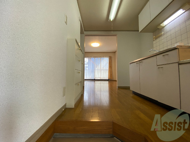 玄関　玄関の様子です。明るい印象ですね。気分もあがりそう。