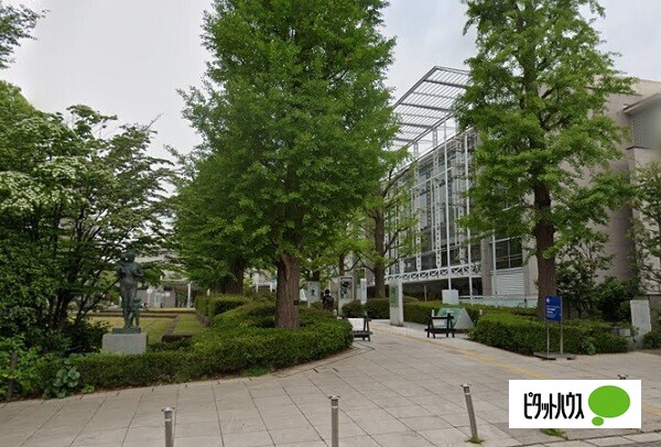 図書館　目黒区立八雲中央図書館（図書館）まで1103m