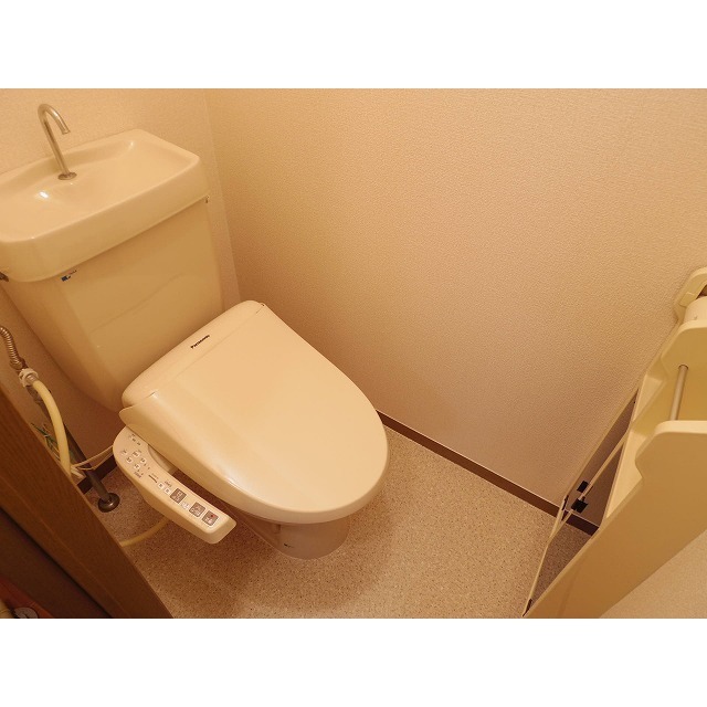 トイレ　温水洗浄便座