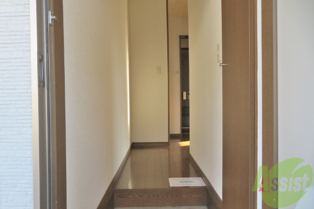 玄関　玄関からの写真です。開けてすぐにお部屋が無いのはいいですね。