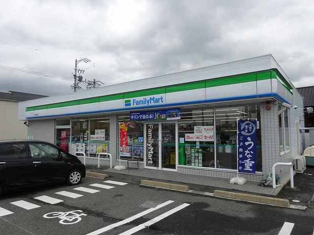 コンビニ　ファミリーマート名四川越店（コンビニ）まで240m