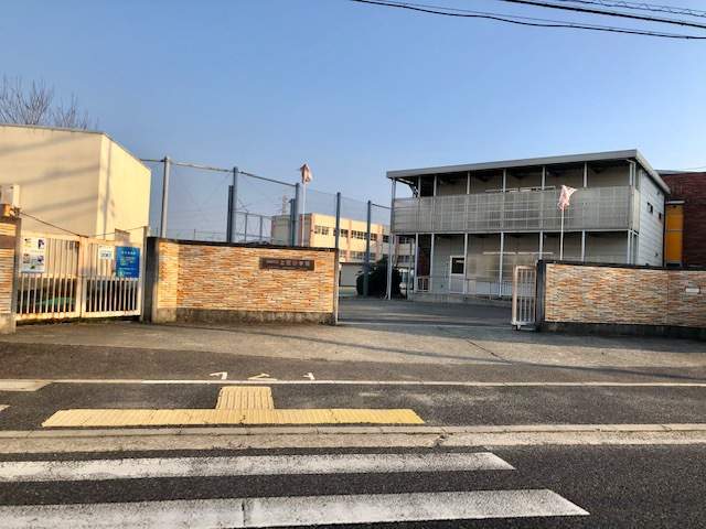 小学校　阪南市立小学校上荘小学校（小学校）まで371m