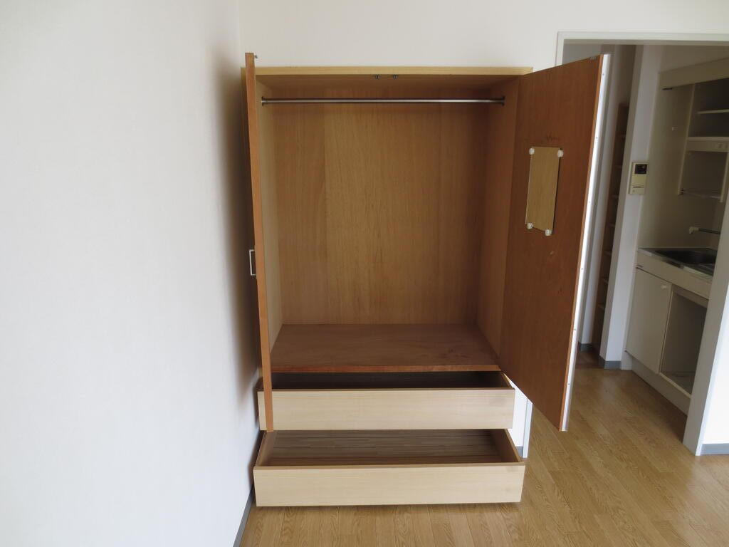 居室・リビング　家電付き物件！共用洗濯機を無料で利用できます。鳥取大学近く！