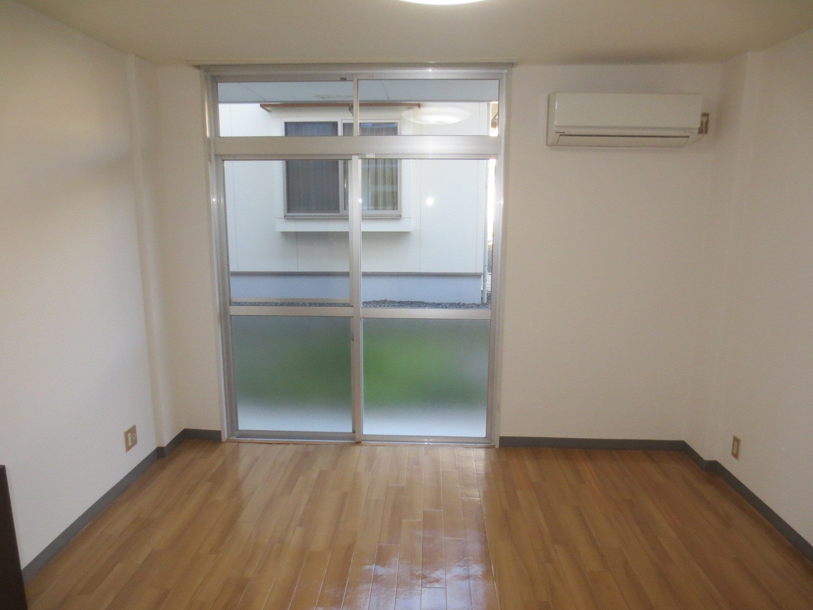 居室・リビング　家電付き物件！共用洗濯機を無料で利用できます。鳥取大学近く！