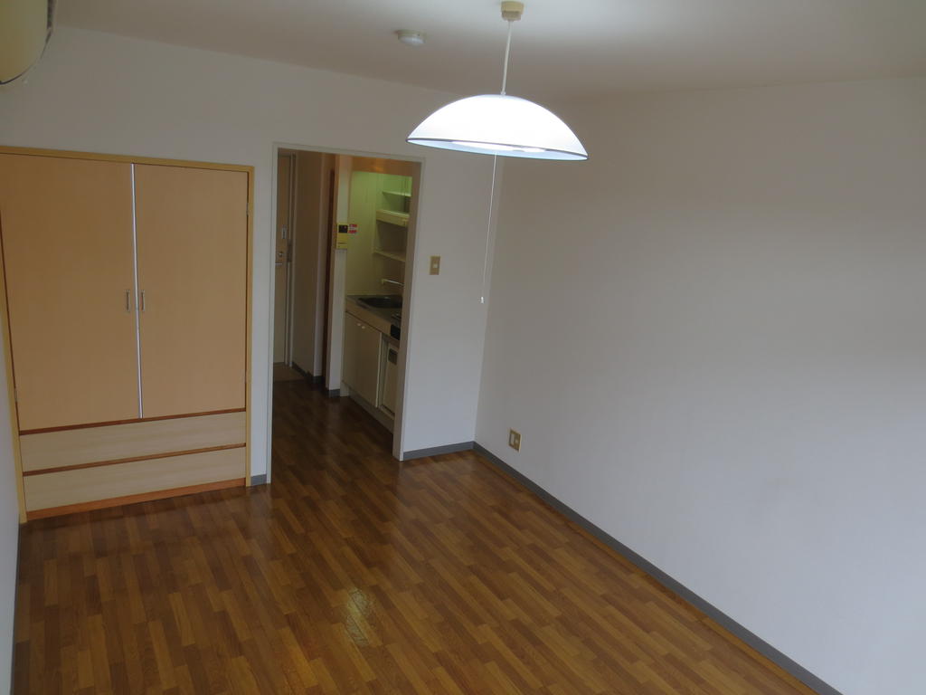 居室・リビング　家電付き物件！共用洗濯機を無料で利用できます。鳥取大学近く！