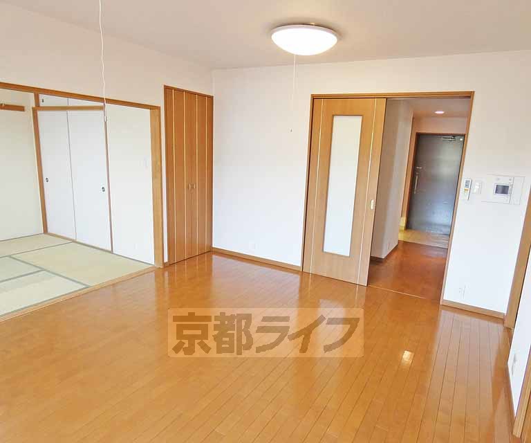 居室・リビング　広々としたお部屋です！