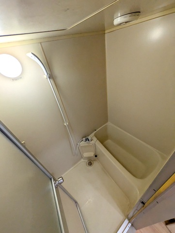 バス・シャワールーム　ゆったり使えるバスルーム