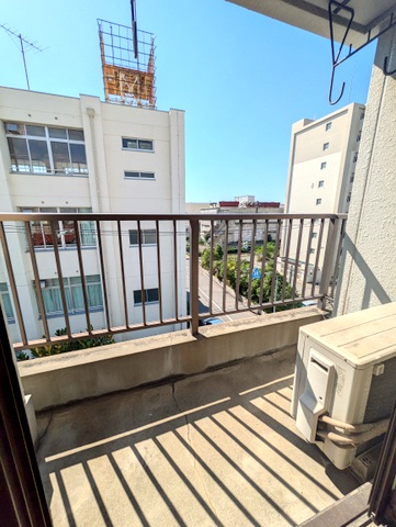 バルコニー　開放的なバルコニー