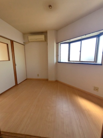 居室・リビング　明るい洋室のお部屋