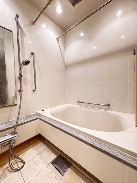 バス・シャワールーム　浴室乾燥機、追焚機能