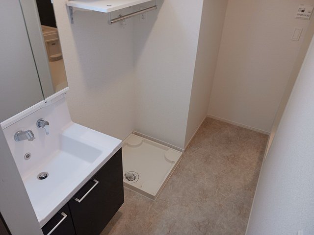 洗面設備　コンパクトで使いやすい洗面所