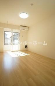 居室・リビング　こちらのリビングで趣味の時間をお楽しみください