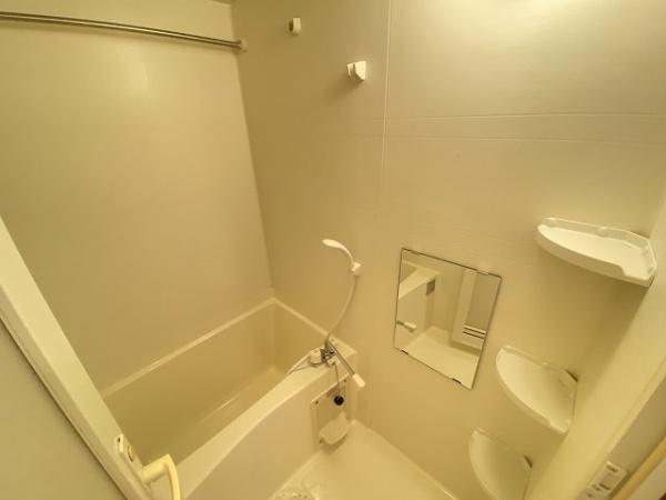 バス・シャワールーム　浴室乾燥機付きバス！