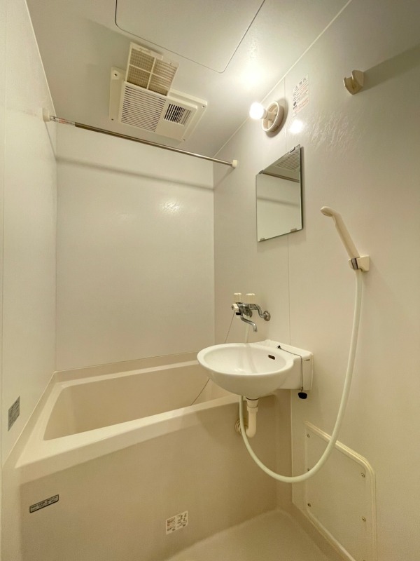 バス・シャワールーム　※別部屋参考写真