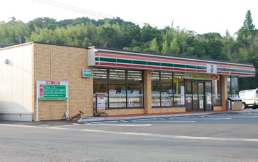 コンビニ　セブンイレブン宇部中村店（コンビニ）まで681m