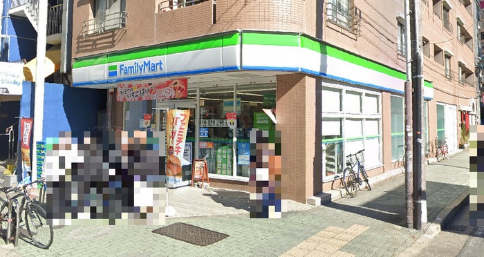 コンビニ　ファミリーマート（コンビニ）まで230m