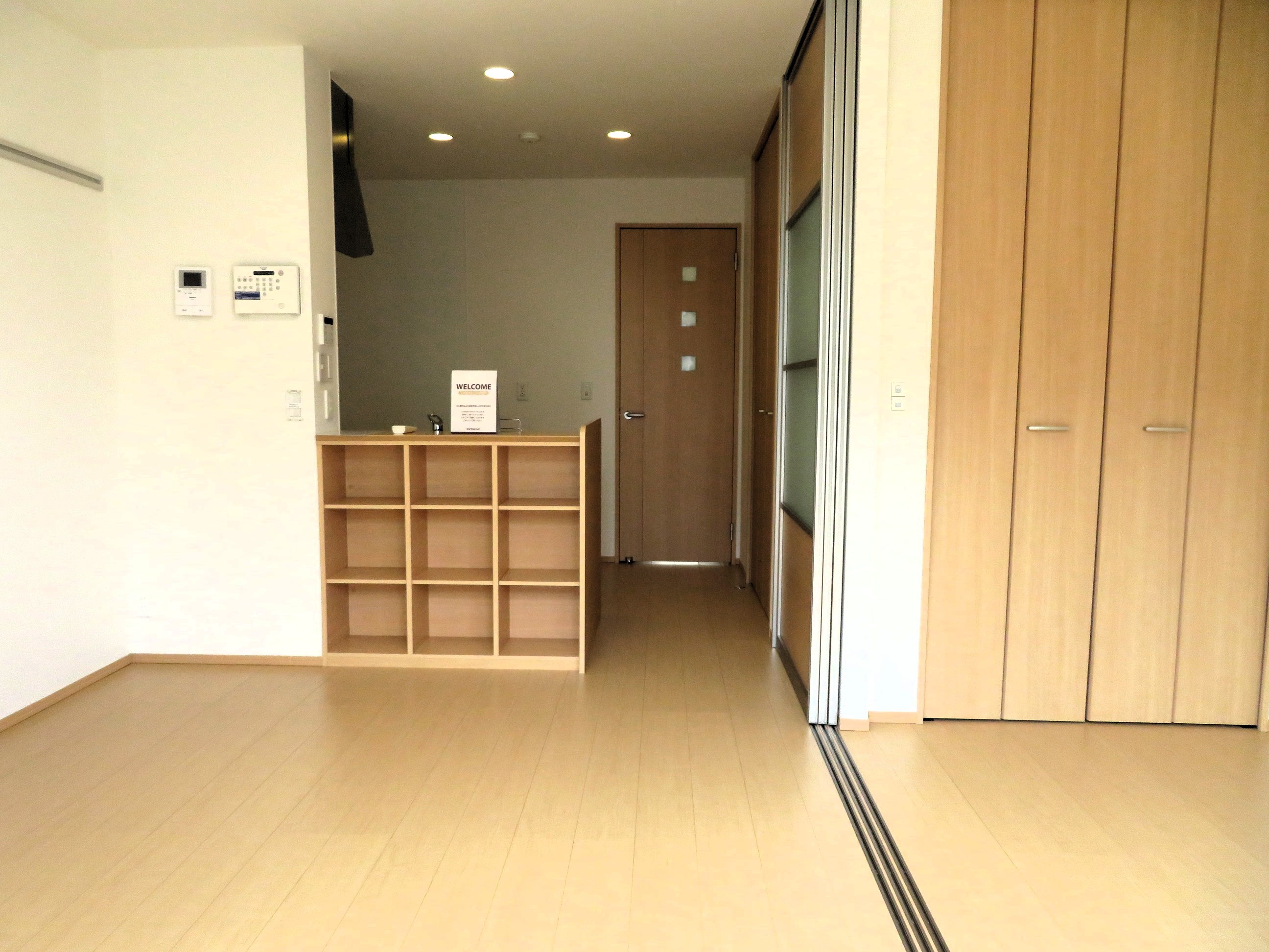 居室・リビング　南向きリビングで日当たり良好です。広さ9帖です！