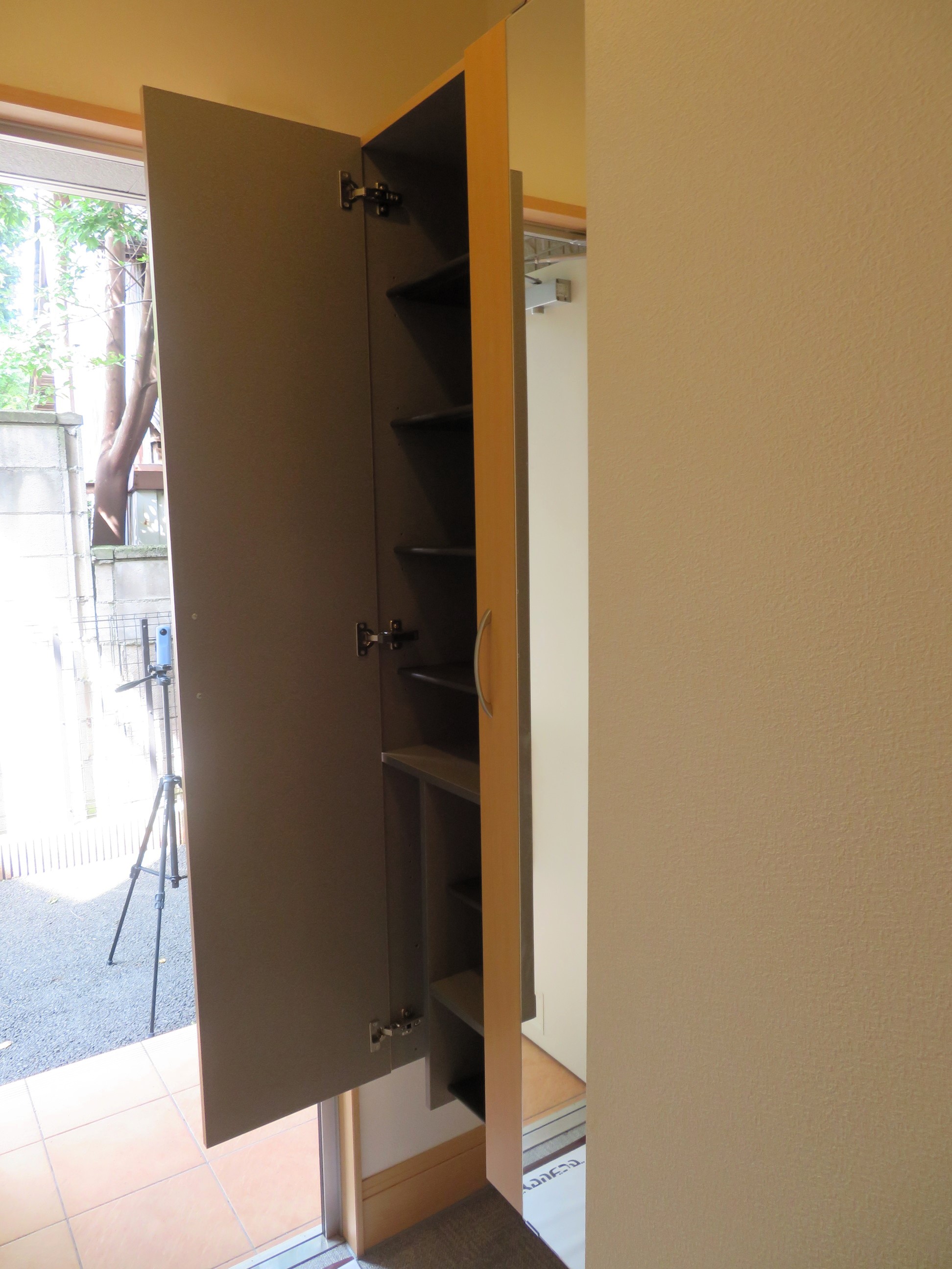 玄関　鏡が付いたシューズボックスです！大容量で便利！