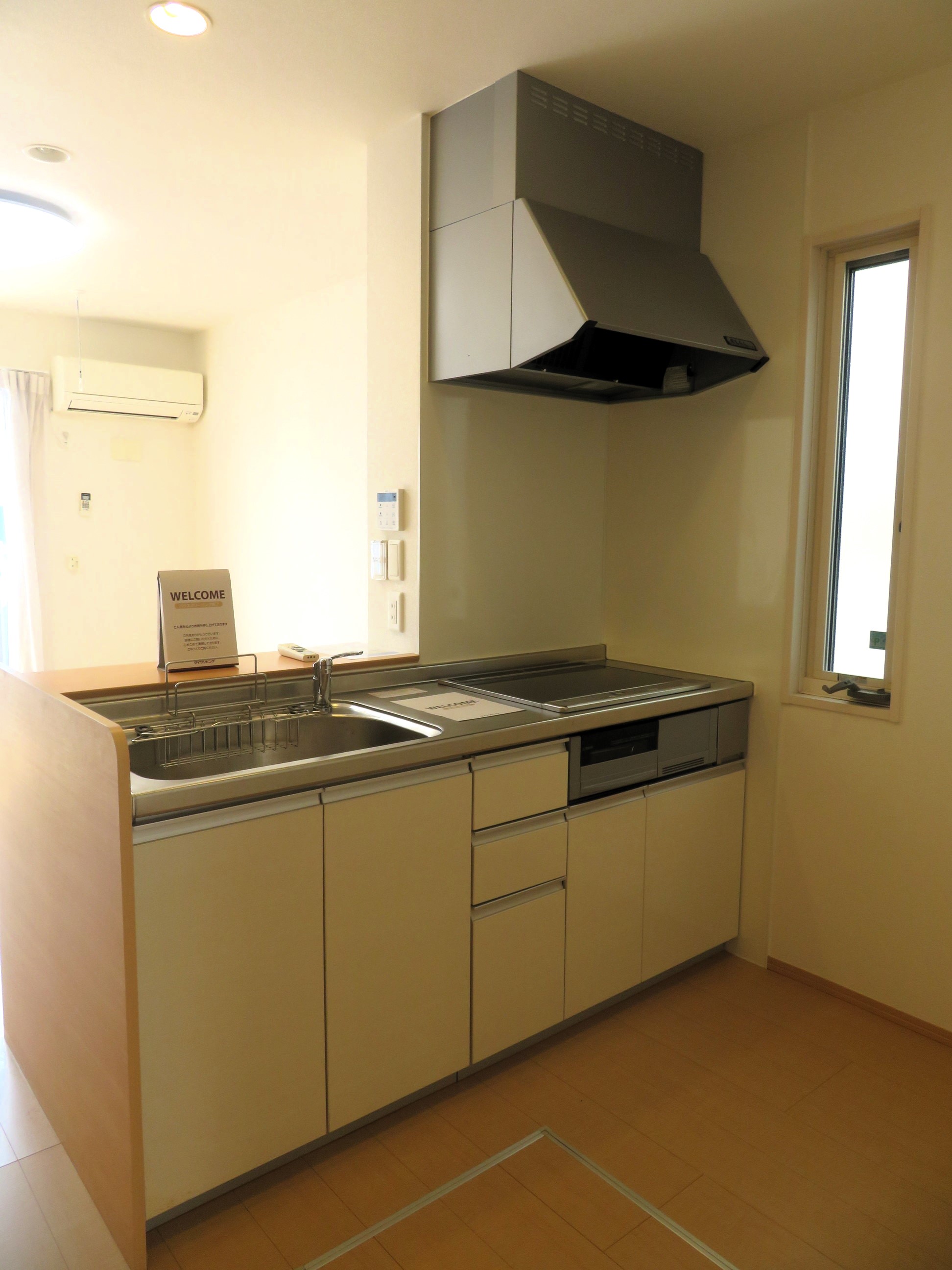 キッチン　人気のカウンタータイプです。IH付で火を使わず安心。