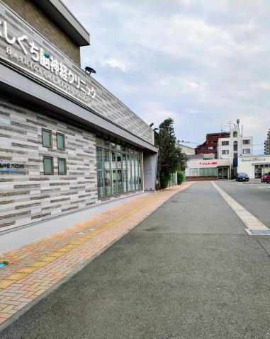 病院　マリナ通りクリニックモール（病院）まで1092m