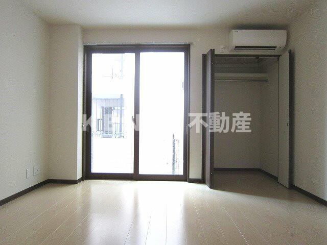 居室・リビング　こちらのリビングで趣味の時間をお楽しみください