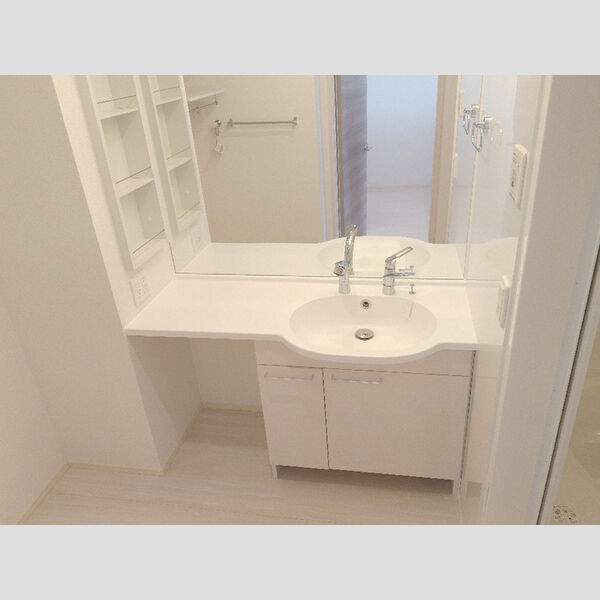 洗面設備　広い洗面スペース