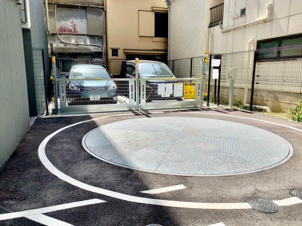 駐車場　車をお持ちの方に嬉しい駐車場付きの物件です