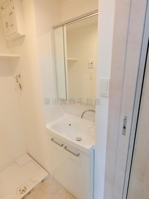 洗面設備　2面鏡の独立洗面台　洗面脱衣所